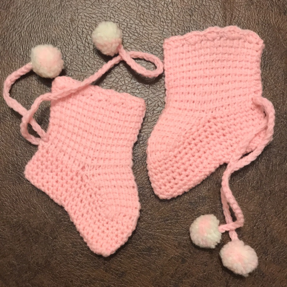 Super Cute Crocheted Vintage Baby Booties with Pom Poms